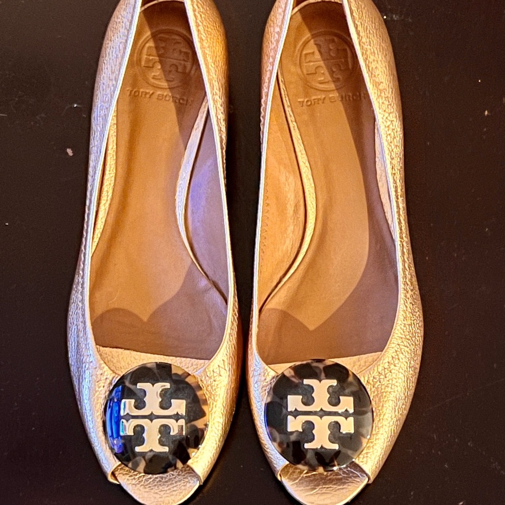 Tory Burch Gold & Tortoise Peep Toe Wedge. Size 8. Like New.